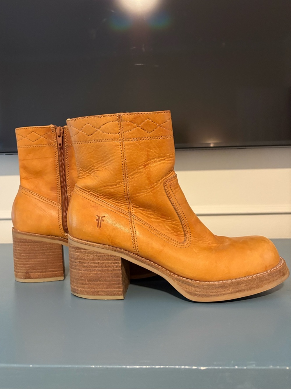 FRYE Banana Platform Villager Zip Stitch ankle boots size 9